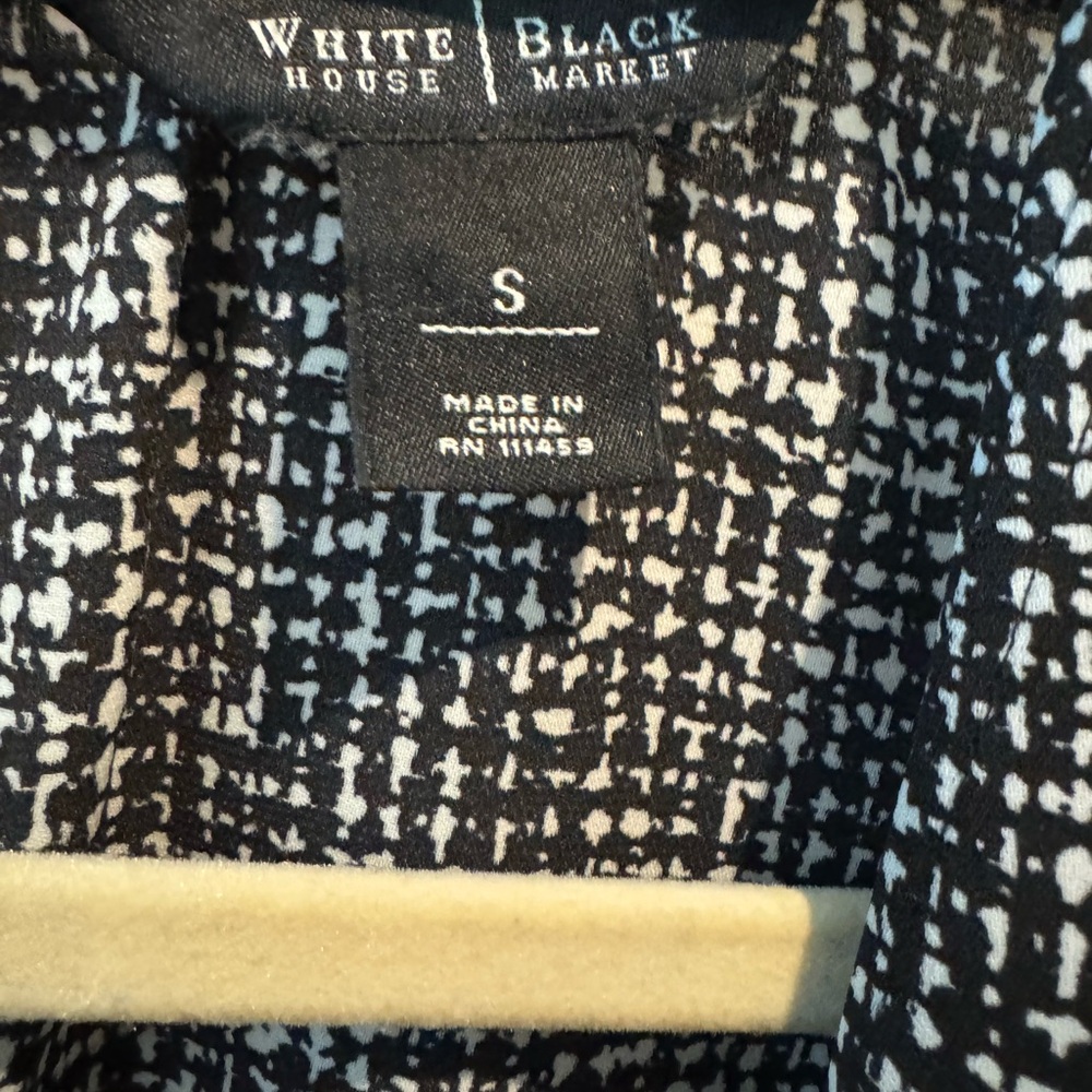 White House- Black market black & white Blouse - Picture 2 of 3